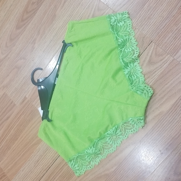 Women's panties - Picture 2 of 3